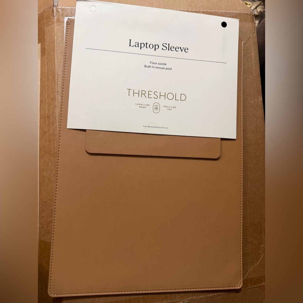Threshold Laptop Sleeve With Built In Mouse Pad - Picture 2 of 6